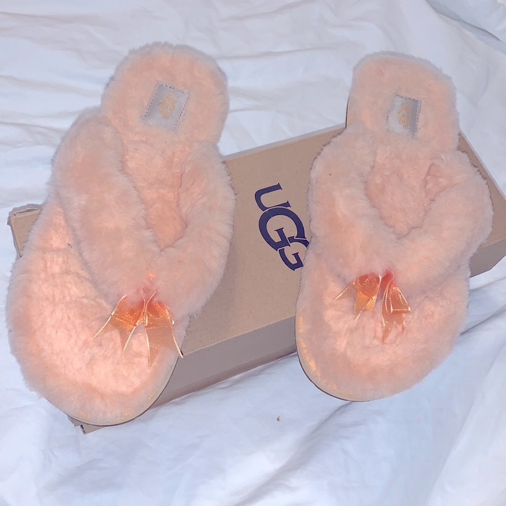 Ugg thong slippers size 10